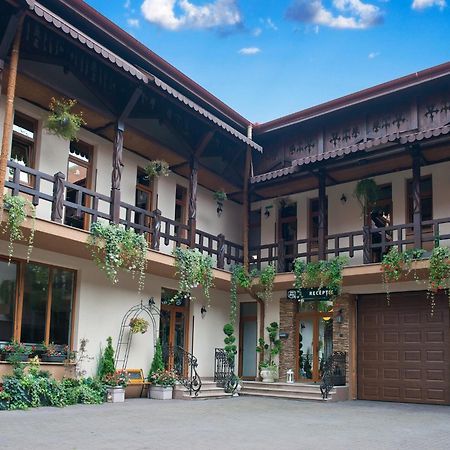 Hotel Galany Rădăuţi Exteriör bild