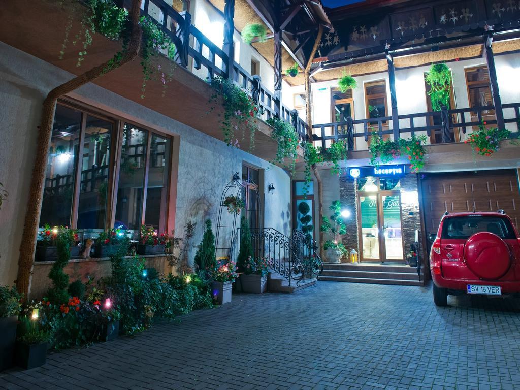 Hotel Galany Rădăuţi Exteriör bild
