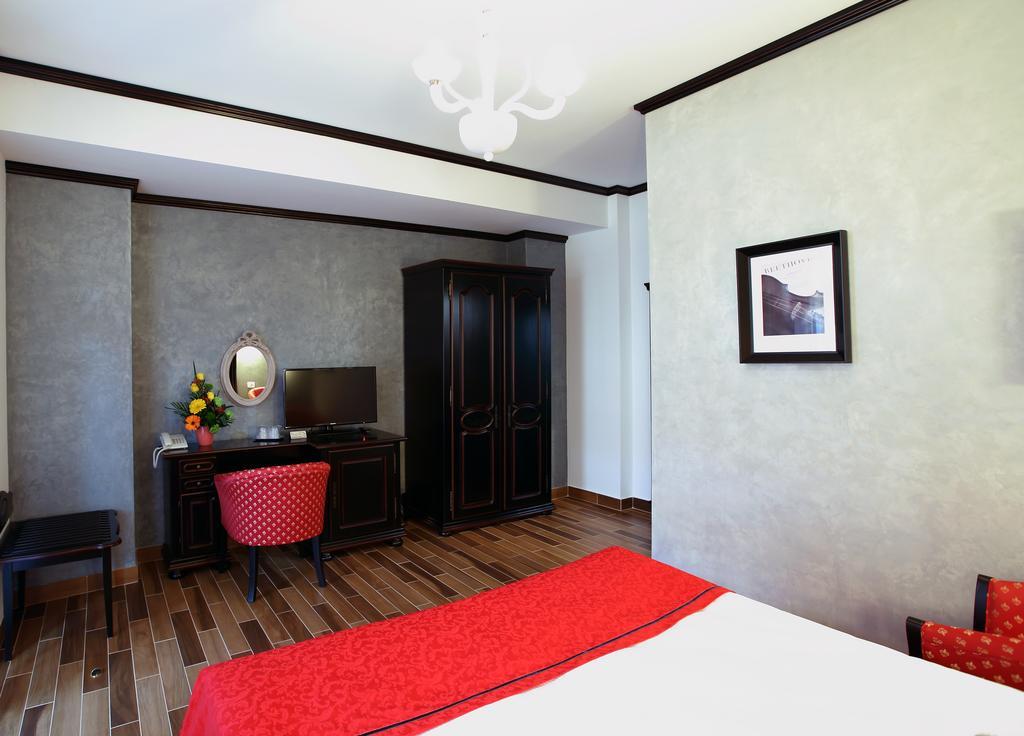 Hotel Galany Rădăuţi Exteriör bild
