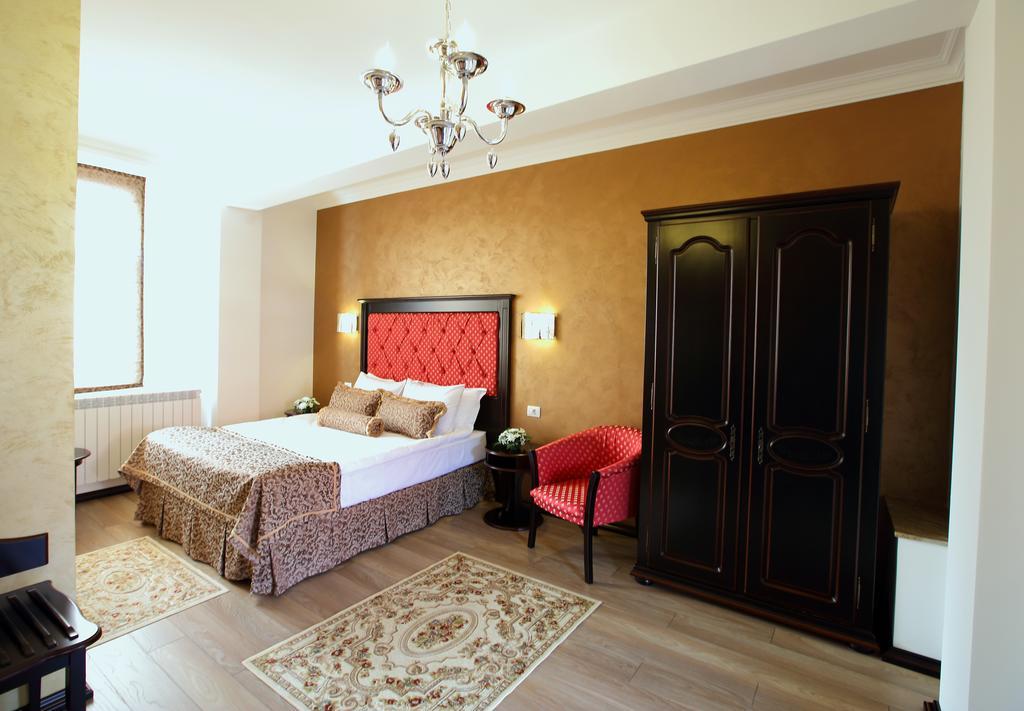Hotel Galany Rădăuţi Exteriör bild