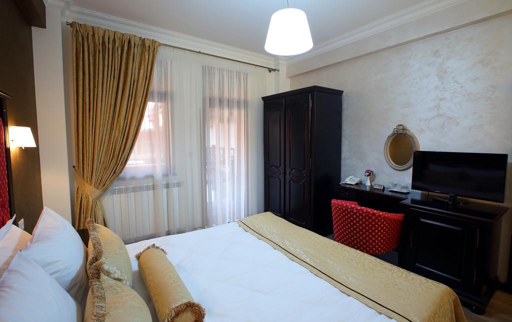Hotel Galany Rădăuţi Exteriör bild